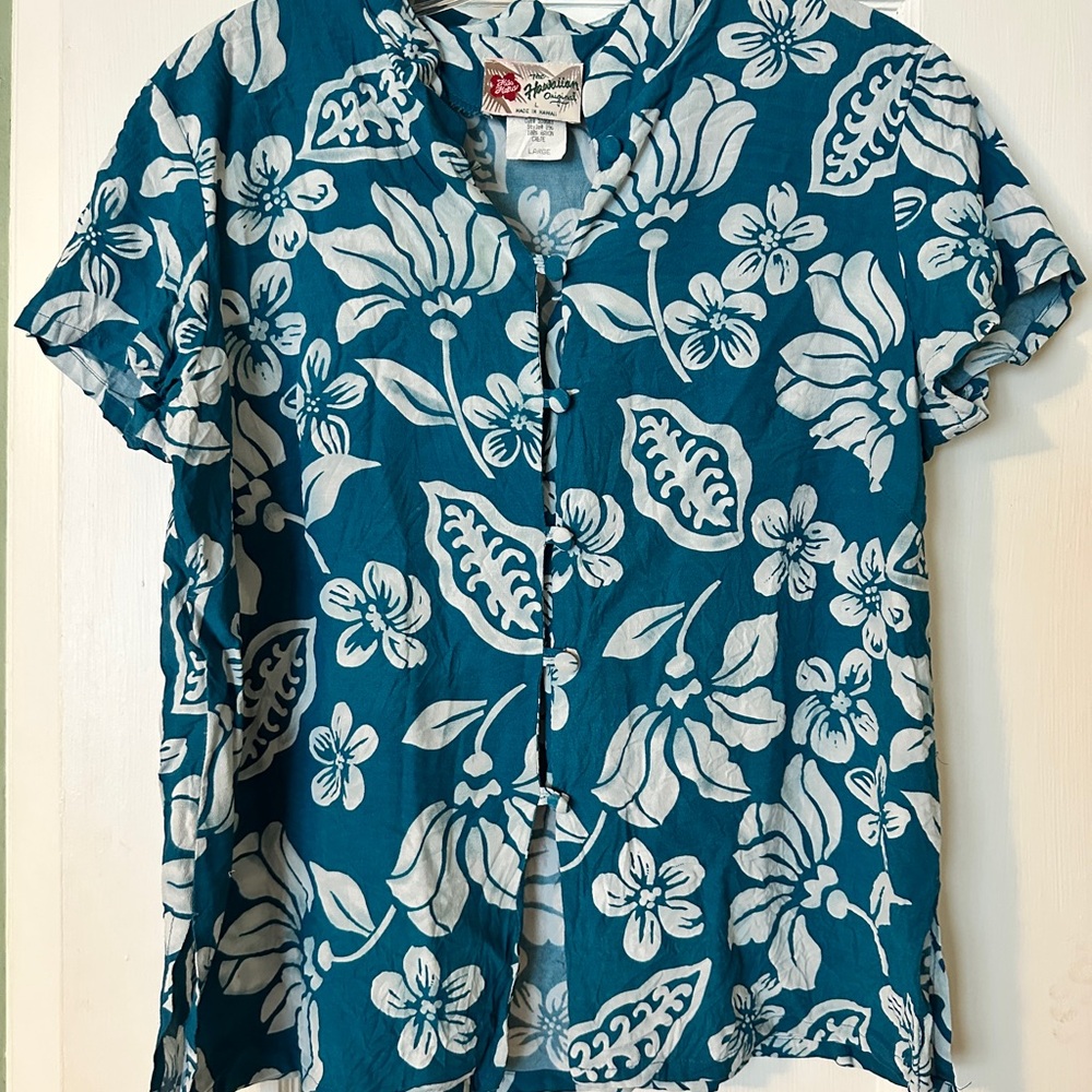 Vintage Hawaiian Floral Button-Up Top